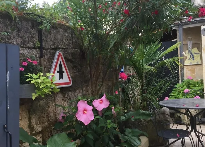 Πανσιόν Les D'ovaline 4*